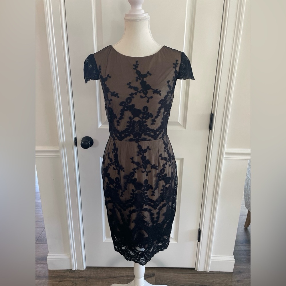 Cynthia Steffe sz 2 Elegant Black Lace Overlay Dress